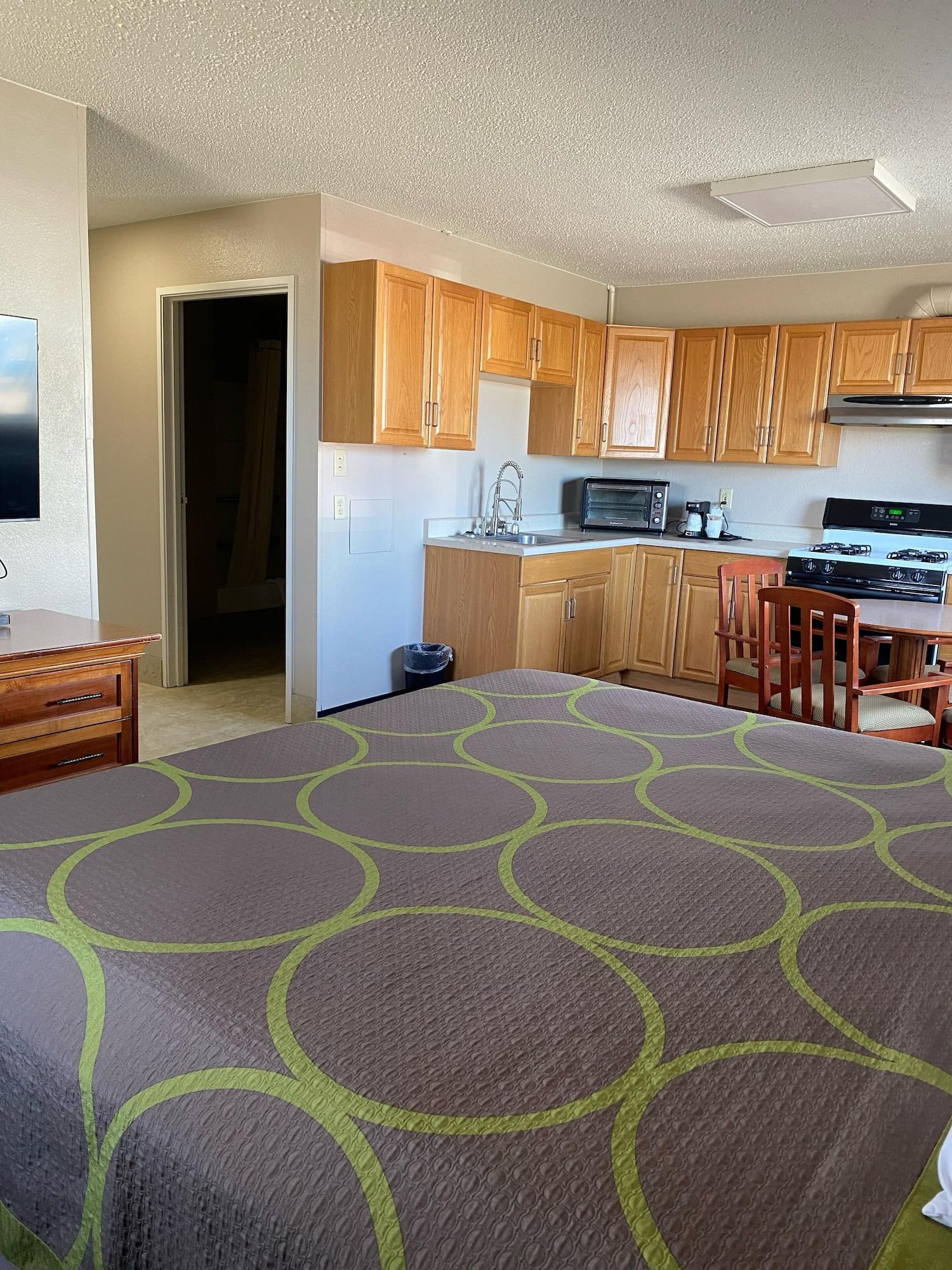 Super 8 by Wyndham Liberal KS Hotel Bagian luar foto
