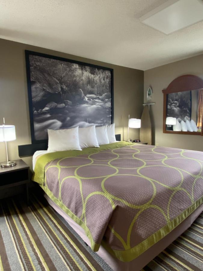 Super 8 by Wyndham Liberal KS Hotel Bagian luar foto