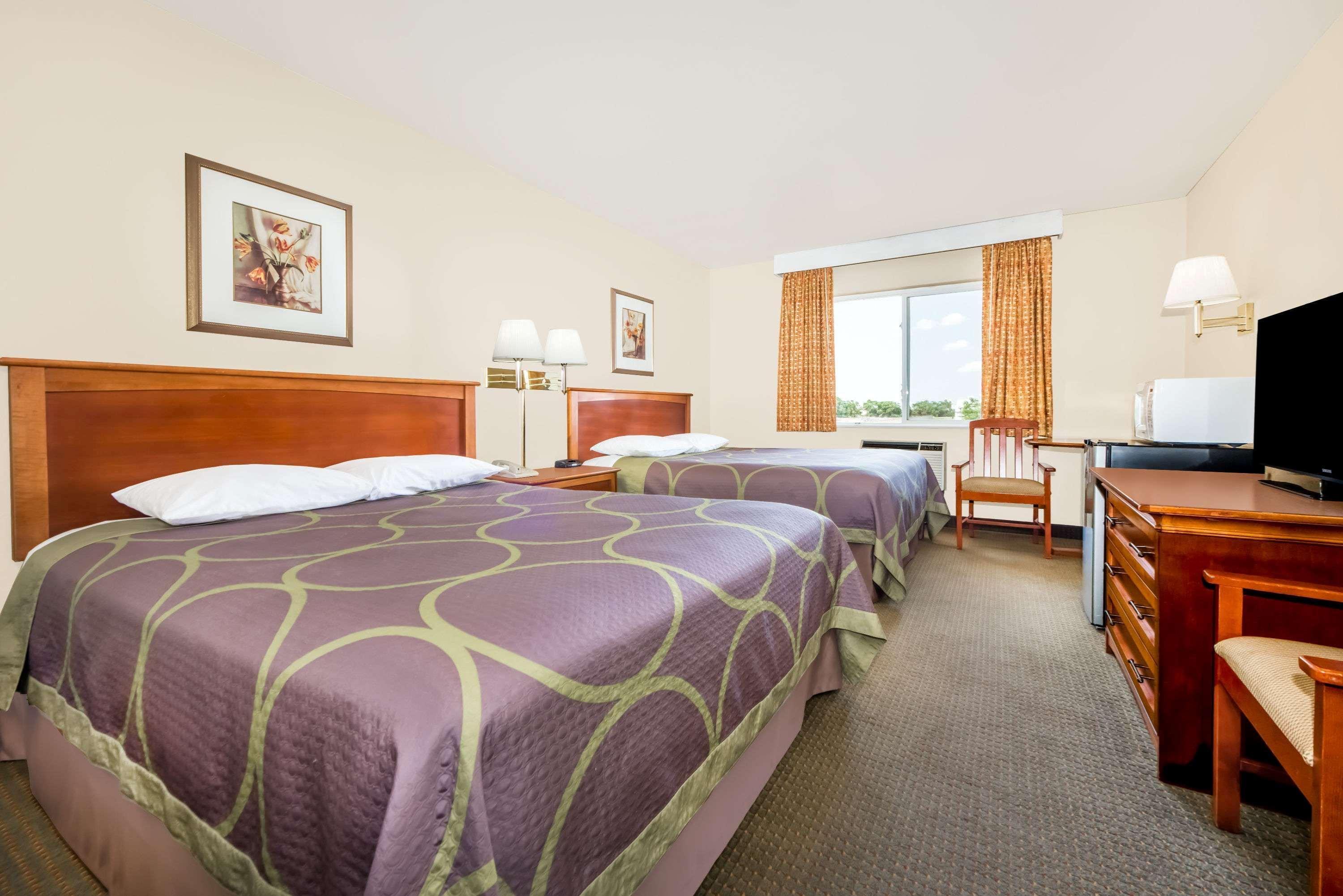 Super 8 by Wyndham Liberal KS Hotel Bagian luar foto