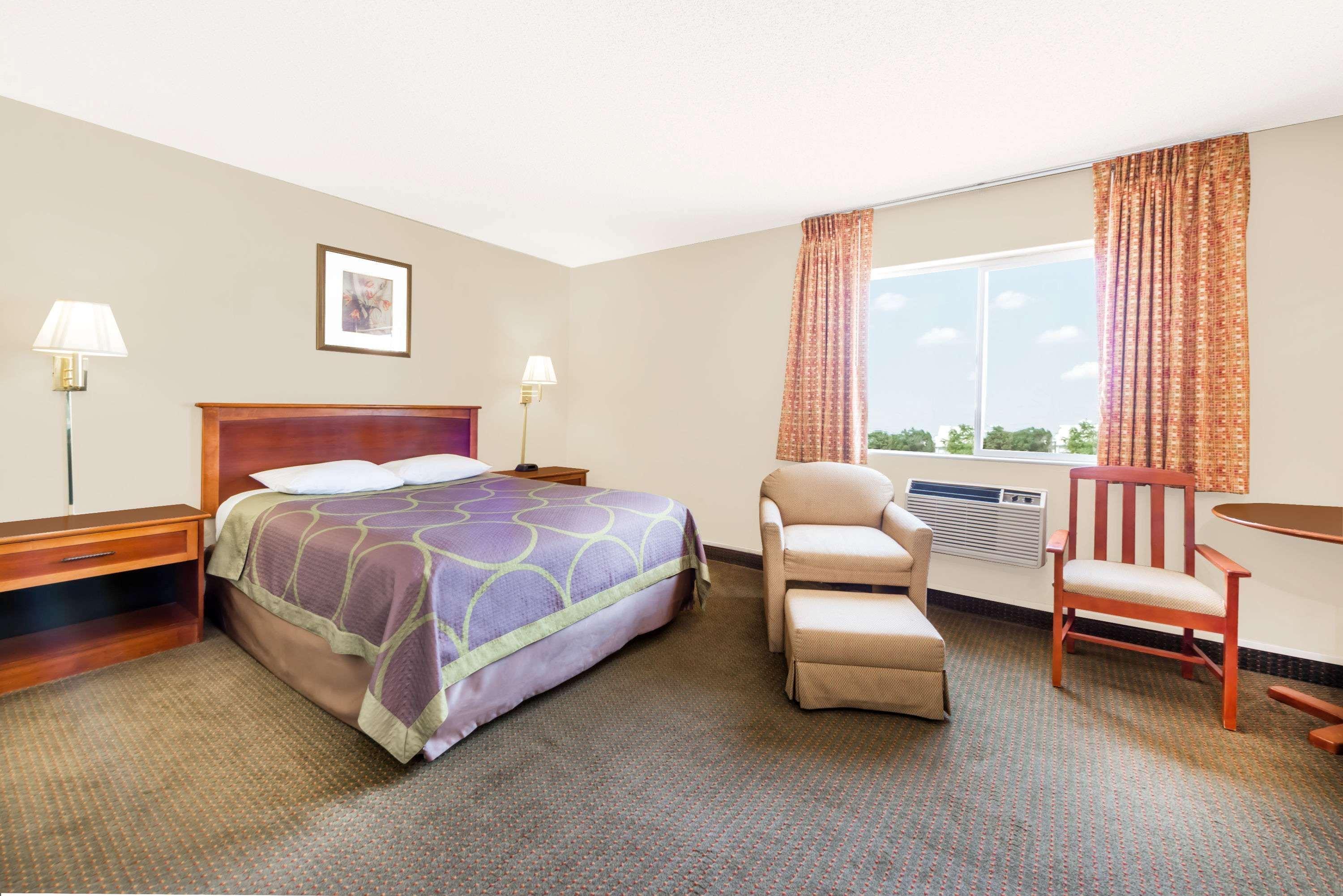 Super 8 by Wyndham Liberal KS Hotel Bagian luar foto