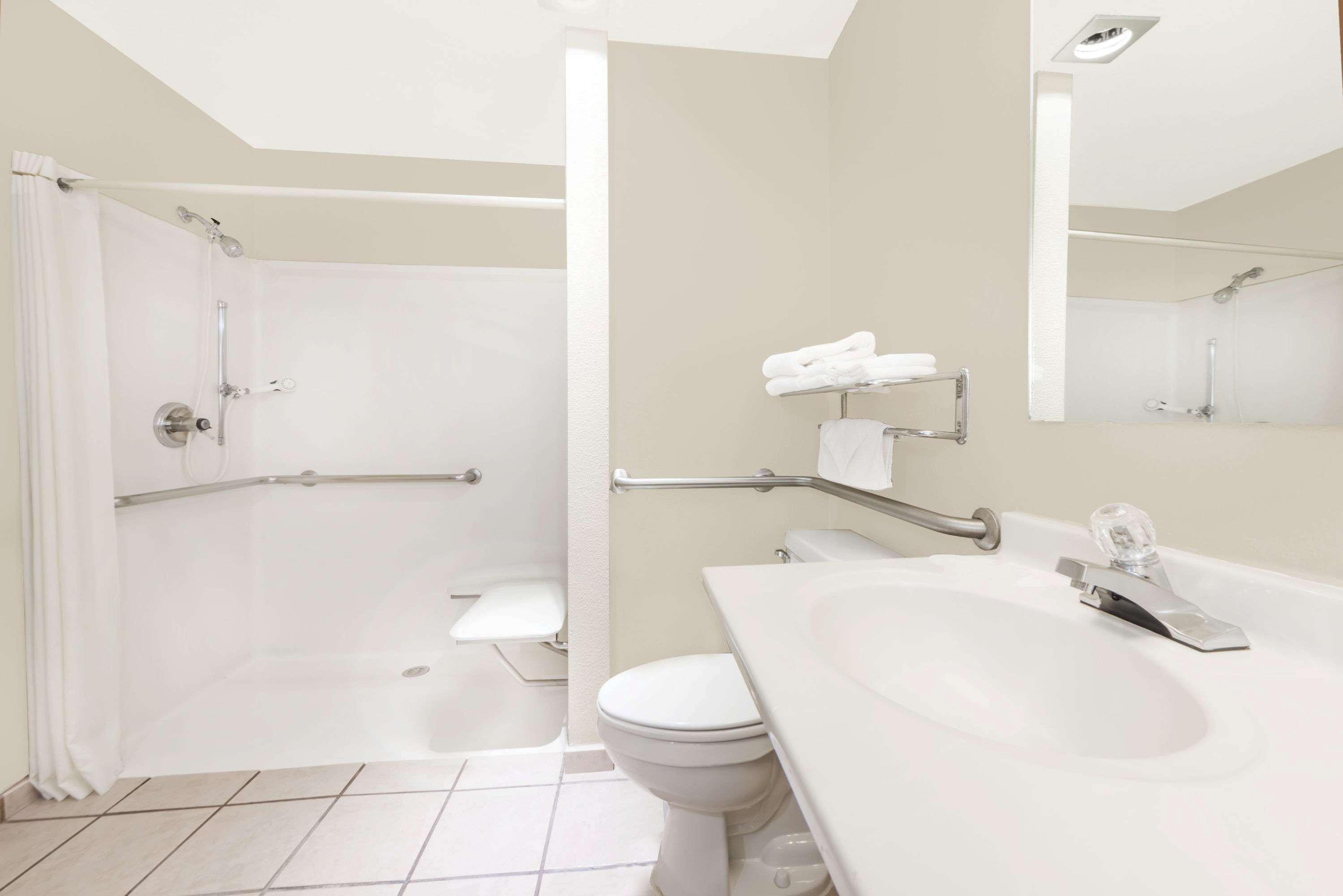 Super 8 by Wyndham Liberal KS Hotel Bagian luar foto