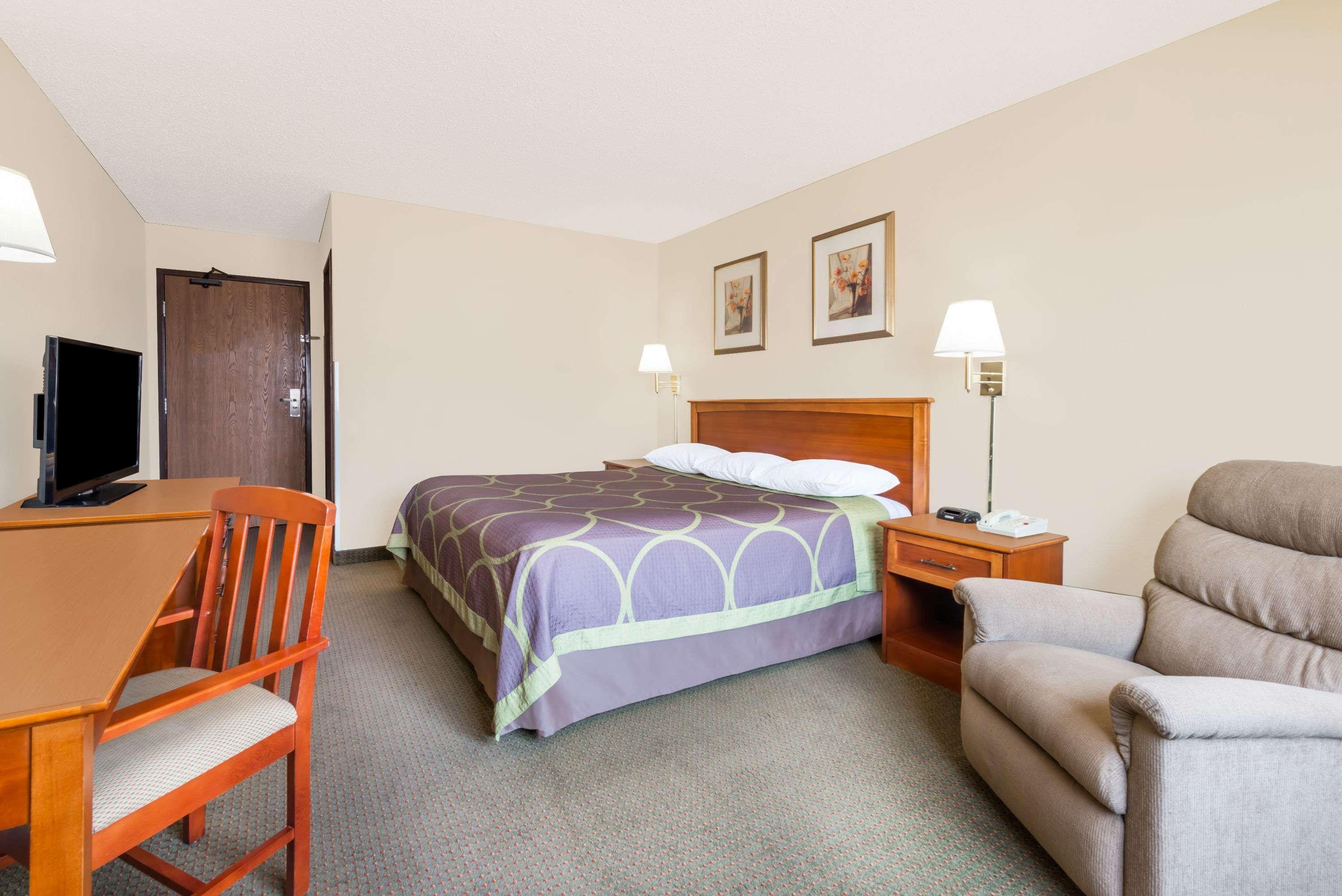 Super 8 by Wyndham Liberal KS Hotel Bagian luar foto