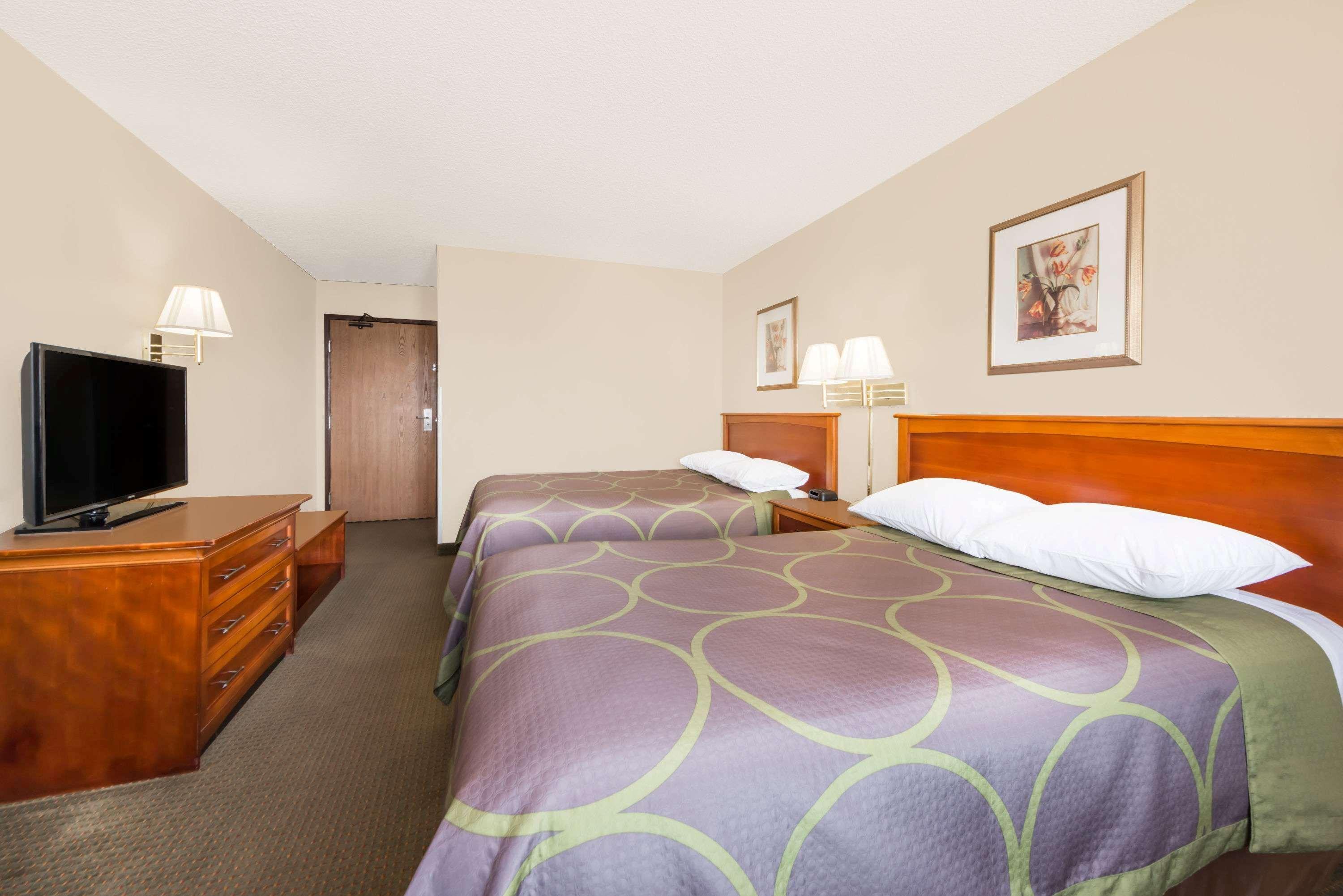 Super 8 by Wyndham Liberal KS Hotel Bagian luar foto