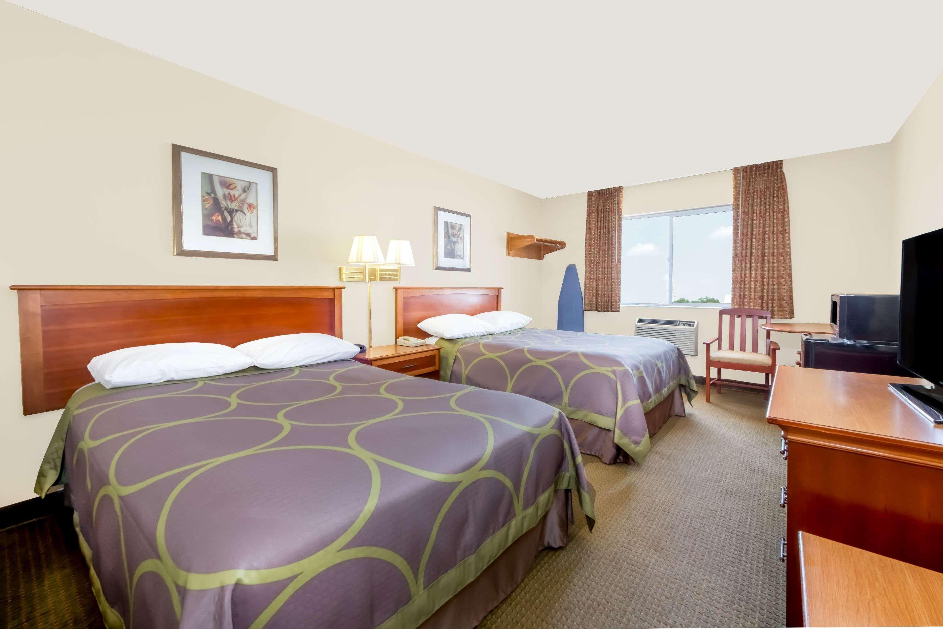Super 8 by Wyndham Liberal KS Hotel Bagian luar foto