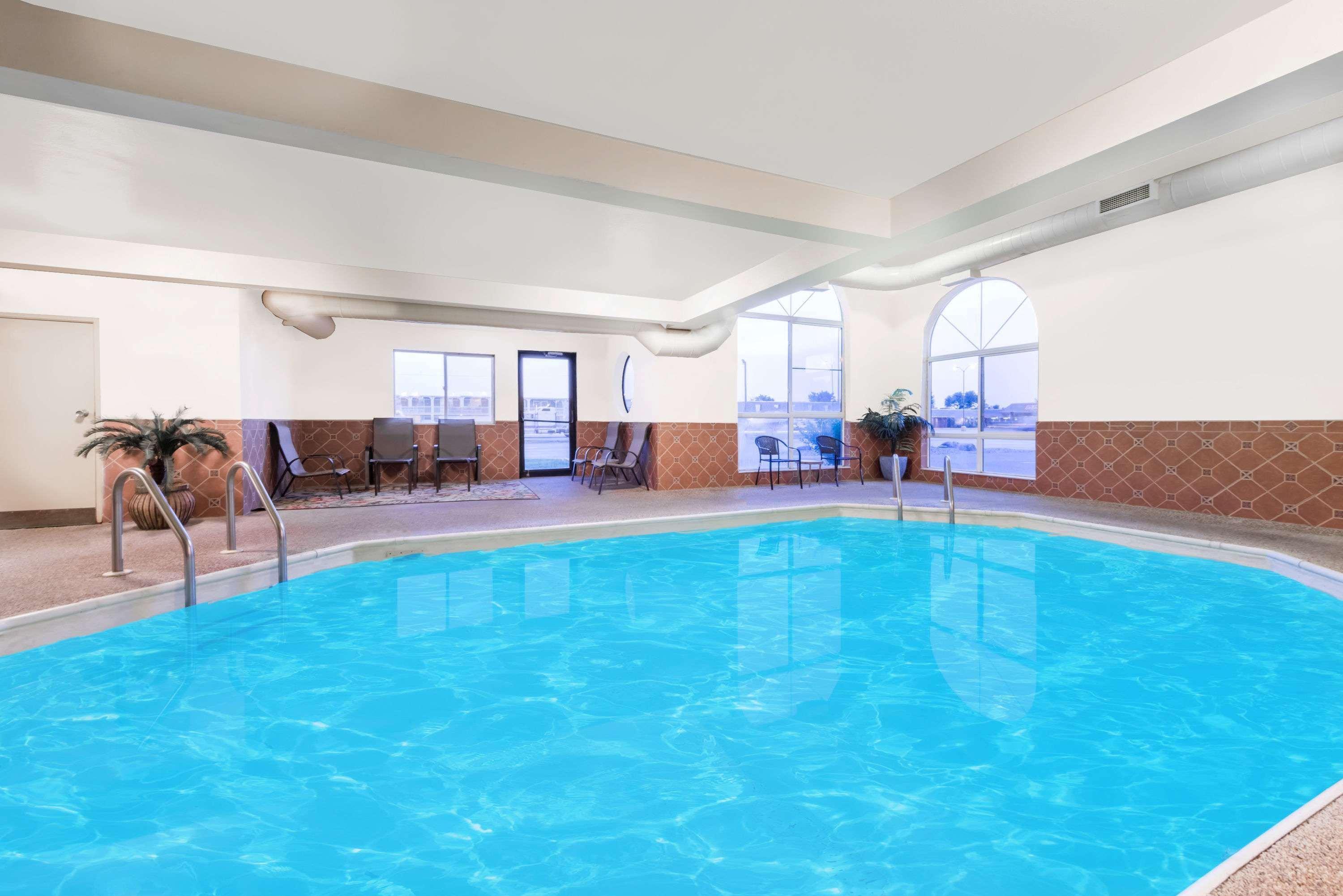 Super 8 by Wyndham Liberal KS Hotel Bagian luar foto
